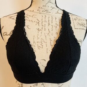 Victoria’s Secret Lace Halter Bralette — Strappy Wireless, Black